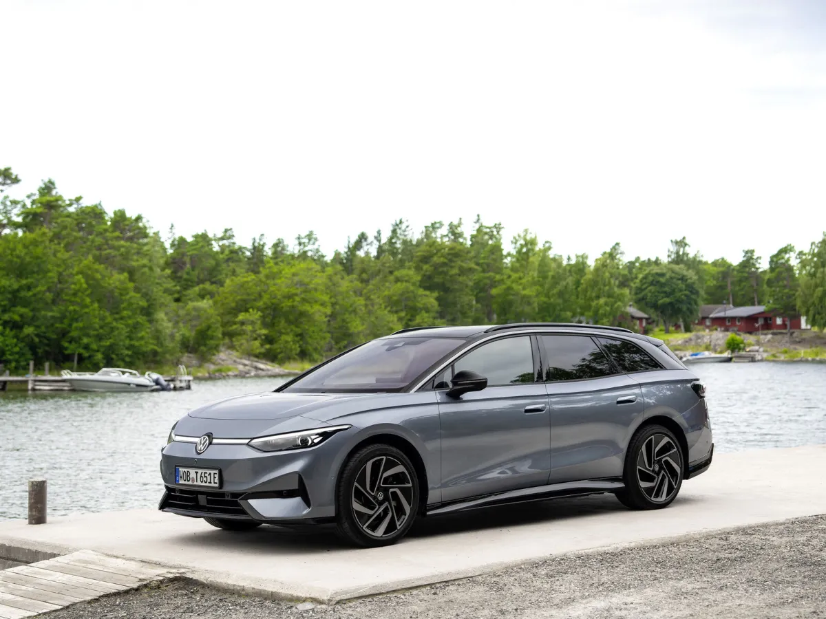 Volkswagen ID.7 Tourer by a lake