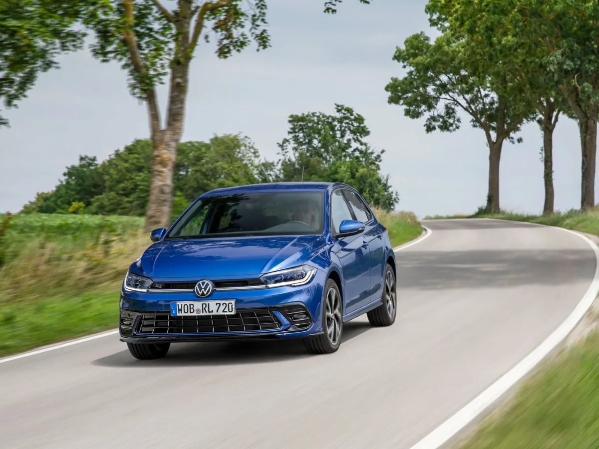 Volkswagen Polo in einer Kurve