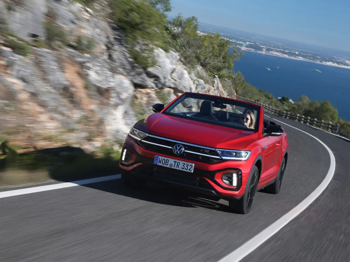 Volkswagen T-Roc Cabrio 1,5 TSI OPF DSG ENERGY rental