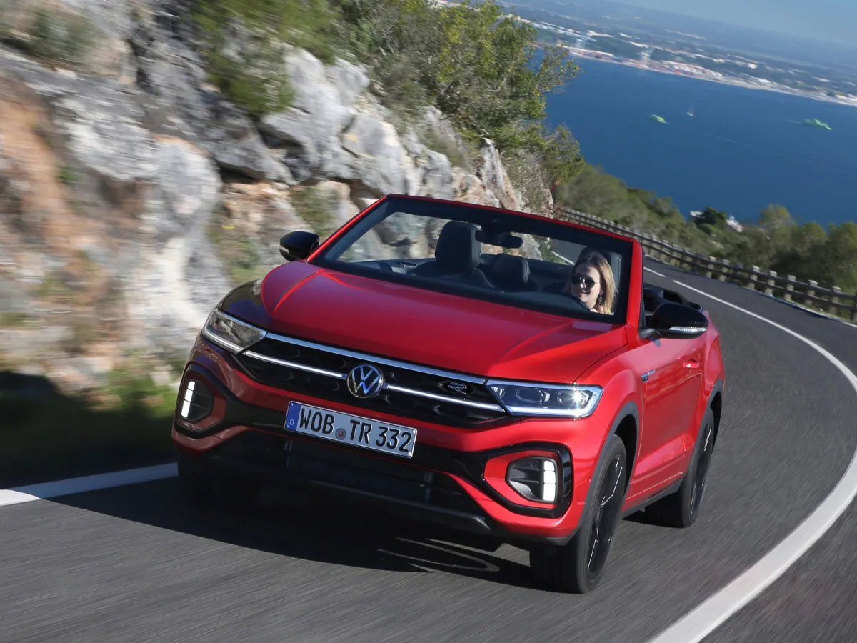 Volkswagen T-Roc Cabrio on the move