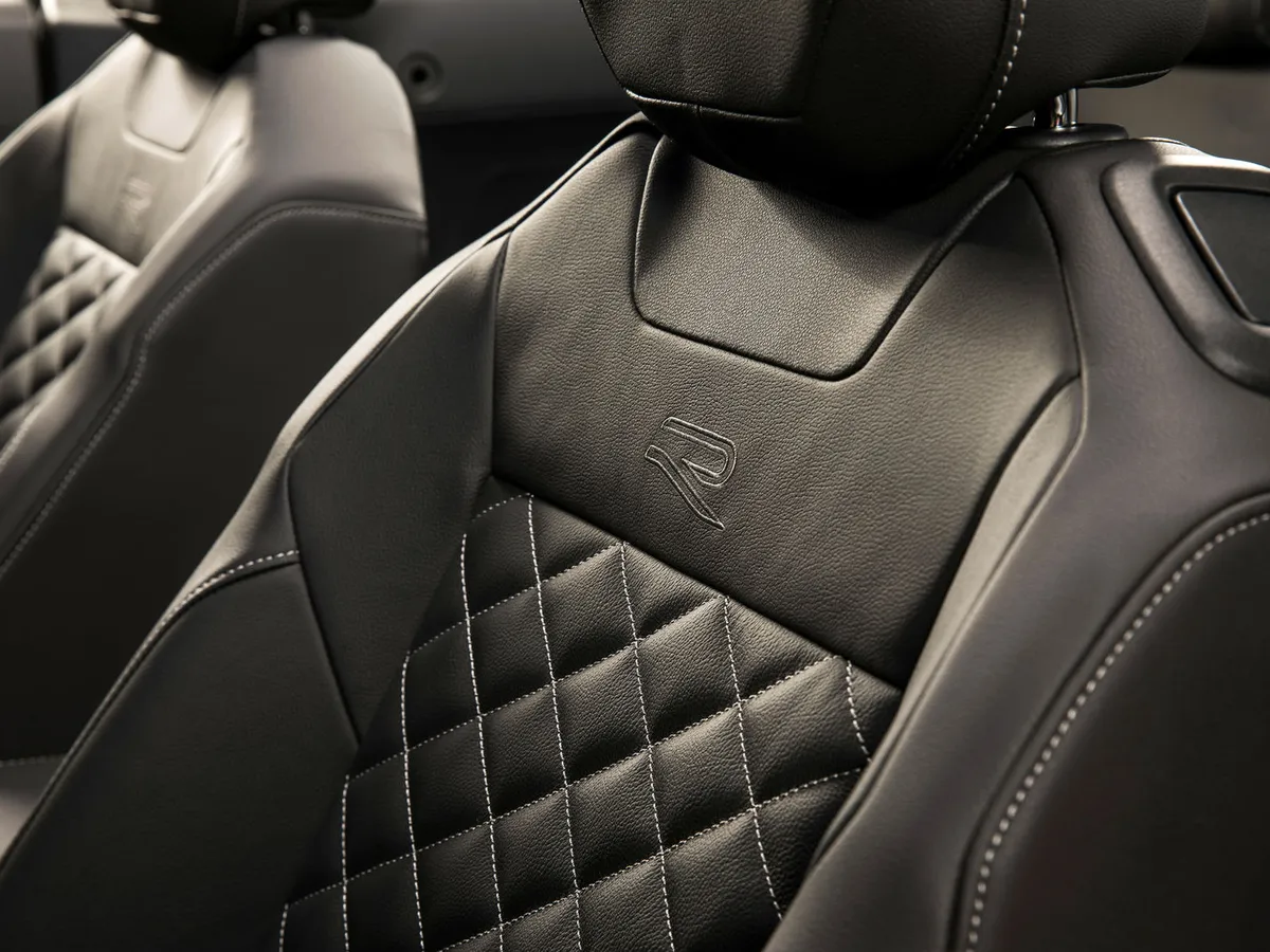 Volkswagen T-Roc Cabrio cockpit detail