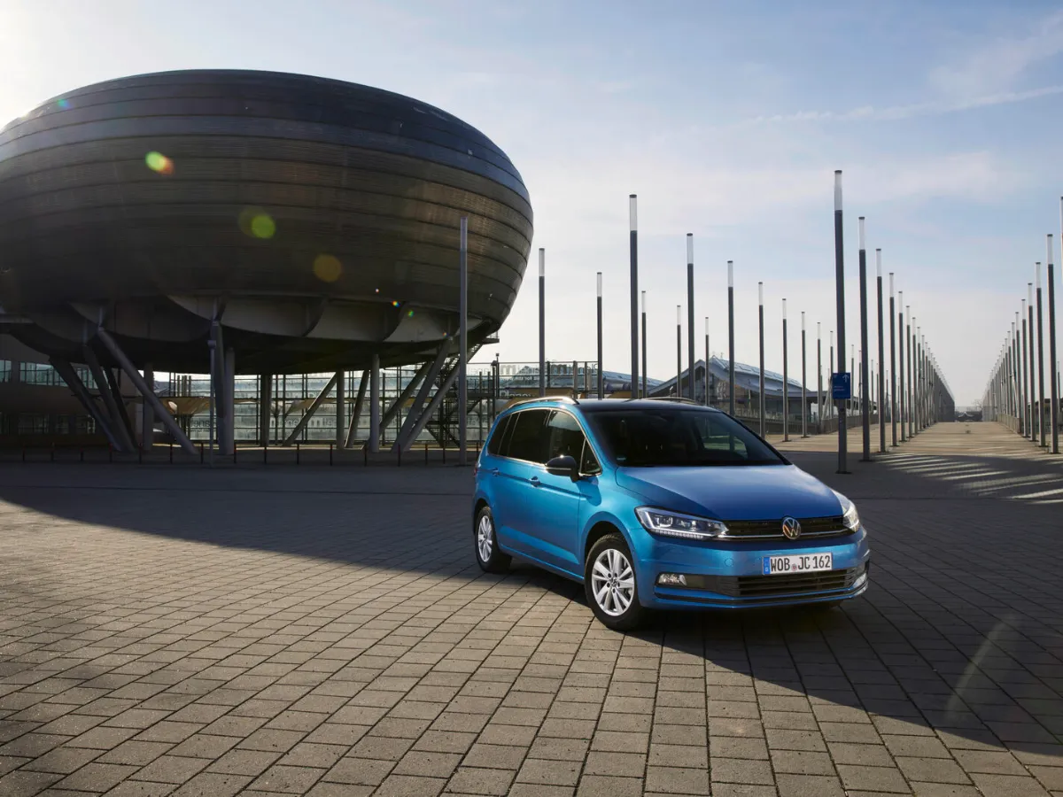 Volkswagen Touran 1,5 TSI OPF DSG ENERGY rental