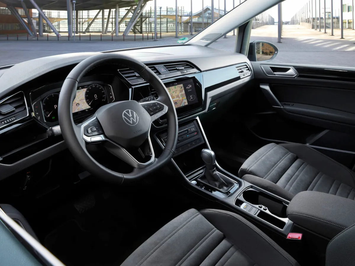 Volkswagen Touran cockpit
