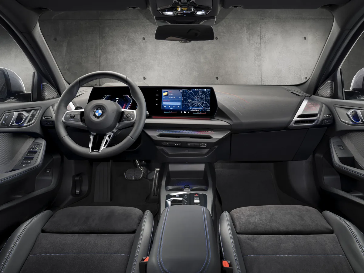 BMW 1er Innenraum, Curved Display