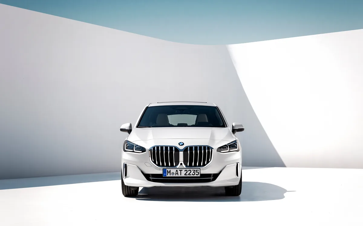 BMW 218i Active Tourer – pohled zepředu