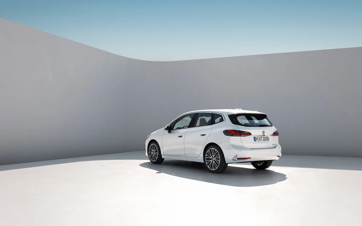 BMW 220d Active Tourer, pohled zepředu
