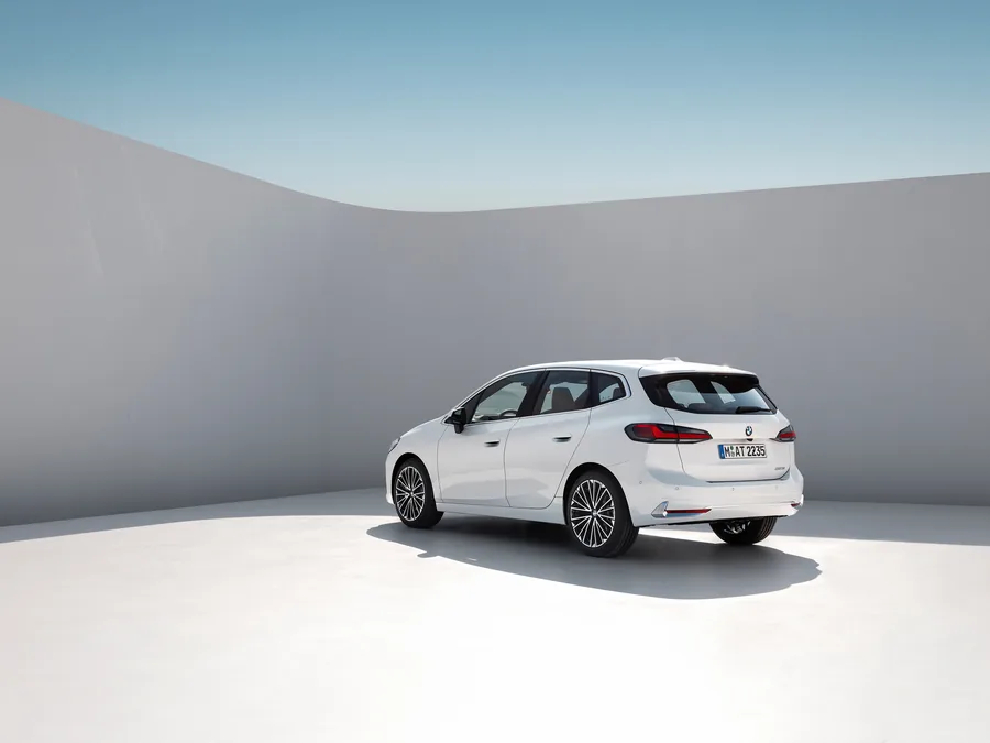 BMW řady 2 Active Tourer boční pohled