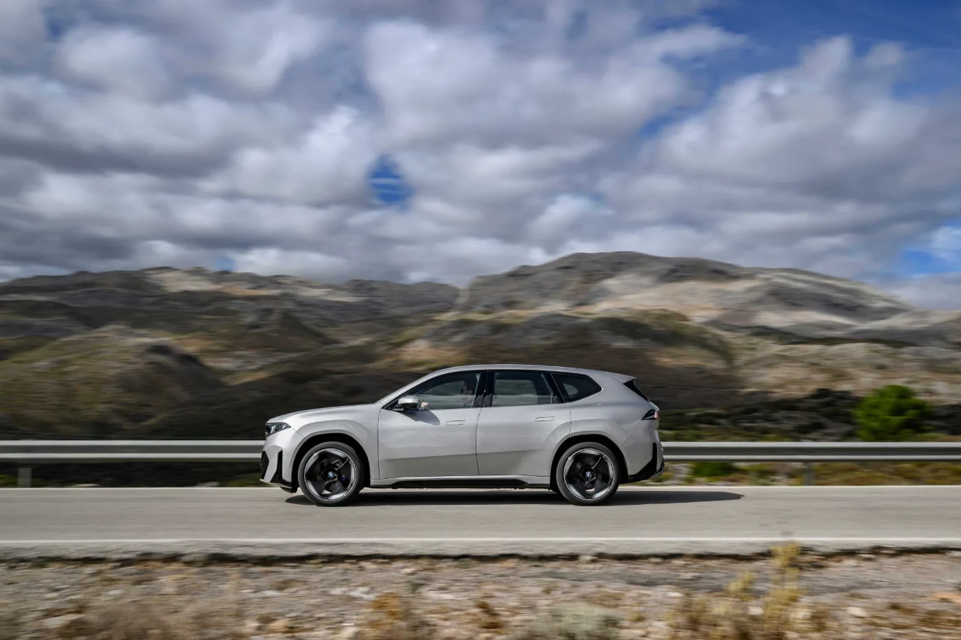 BMW iX3 Exterieur – Formensprache der Neuen Klasse, Seitenansicht