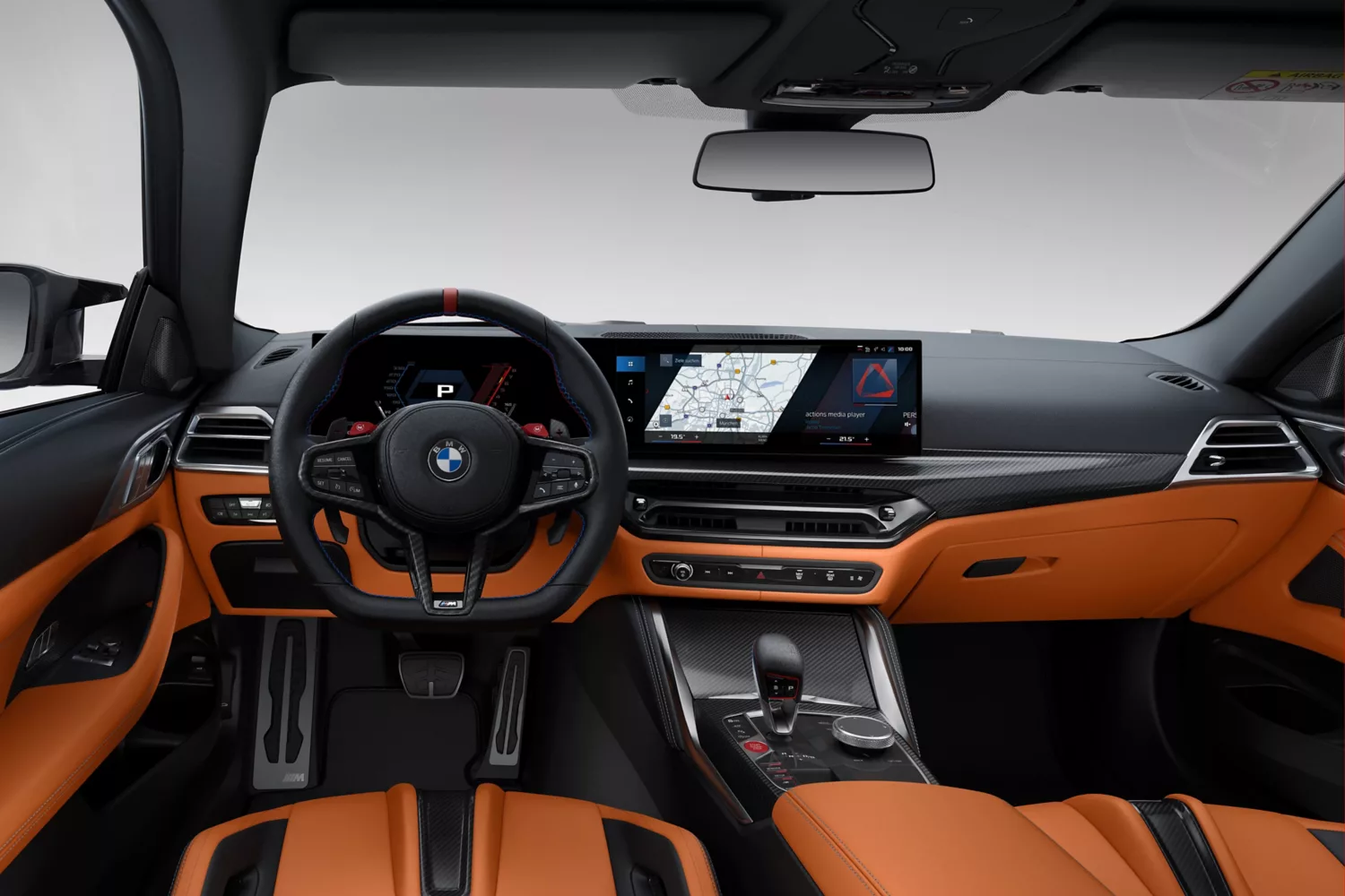 BMW M4 — interiér, přístrojová deska M a Curved Display