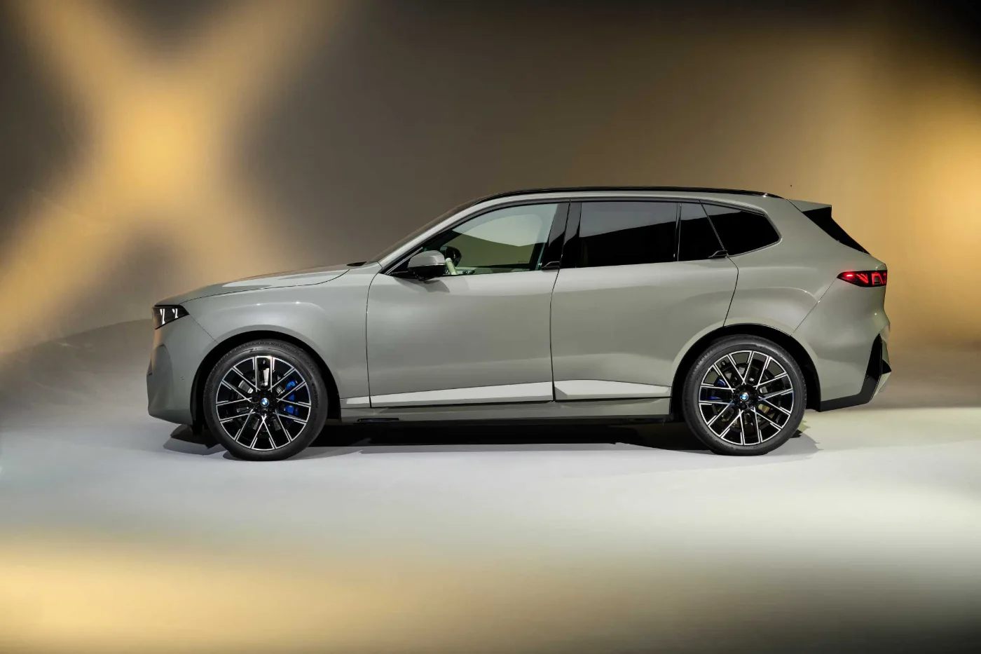 BMW X5, studiová fotografie – boční pohled